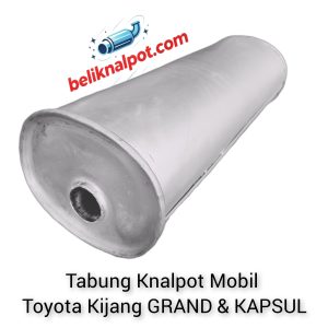 Tabung kenalpot pada Toyota Kijang Grand merupakan salah satu komponen penting dalam sistem pembuangan gas hasil pembakaran mesin. Fungsinya bukan hanya menyalurkan asap dari mesin ke bagian belakang kendaraan, tetapi juga meredam suara, menjaga performa mesin, dan membantu mengurangi polusi udara. Pada Kijang Grand yang populer di era 1990-an, desain tabung kenalpot dibuat cukup sederhana namun terkenal kuat dan tahan lama. Materialnya umumnya menggunakan baja dengan lapisan antikarat, karena kendaraan ini memang dirancang untuk penggunaan harian maupun perjalanan jauh di berbagai kondisi jalan di Indonesia. Suara knalpot bawaan Kijang Grand cenderung halus dan berat, mencerminkan karakter mobil keluarga yang nyaman dan tangguh. Di dalam tabung kenalpot terdapat beberapa ruang peredam yang bekerja memecah tekanan gas buang sehingga suara mesin tidak terlalu bising. Jika bagian ini mulai bocor atau berkarat, biasanya muncul suara kasar, tenaga mesin terasa berkurang, dan konsumsi bahan bakar bisa menjadi lebih boros. Oleh karena itu, pemilik Kijang Grand sering melakukan perawatan rutin seperti membersihkan kerak karbon dan memeriksa sambungan pipa agar sistem pembuangan tetap optimal. Bagi para pecinta Kijang Grand, tabung kenalpot juga sering dimodifikasi untuk mendapatkan suara yang lebih sporty atau tampilan yang lebih klasik. Namun banyak penggemar tetap mempertahankan model standar karena dianggap paling cocok dengan karakter asli Toyota Kijang Grand yang terkenal sederhana, bandel, dan nyaman digunakan hingga sekarang.