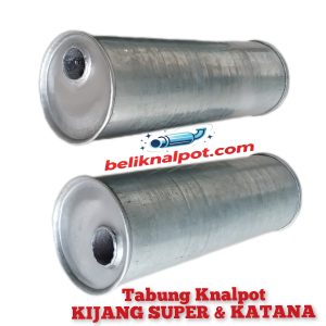 Kalau knalpot Toyota Kijang Super dan suzuki katana sudah keropos, paling aman memang diganti sebelum bocor makin besar dan dudukan ikut rapuh. Knalpot keropos bisa bikin suara jadi pecah, kabin bau gas buang, tarikan ngempos, sampai konsumsi bensin terasa lebih boros. Pilihan penggantian biasanya ada 3: Tambal las Cocok kalau keropos masih kecil. Biaya paling murah, tapi biasanya cuma sementara kalau pipa sudah tipis dimakan karat. Ganti tabung/muffler belakang saja Ini paling umum di Kijang Super dan katana Kalau bagian depan masih bagus, cukup ganti silencer belakang supaya suara kembali halus. Ganti satu set knalpot Kalau pipa tengah, resonator, dan gantungan sudah rapuh semua, lebih enak ganti full set sekalian supaya awet dan tidak bongkar pasang terus. Beberapa hal yang perlu diperhatikan: pilih bahan galvanis atau stainless supaya lebih tahan karat jangan pakai diameter pipa terlalu besar karena mesin 5K bisa jadi ngempos bawah cek juga karet gantungan knalpot karena sering getas di mobil tua Karakter yang biasanya dicari pemilik Kijang Super: standar original → suara adem dan nyaman semi free-flow → lebih bass tapi tetap sopan racing full → lebih galak, tapi kadang drone di kabin Narasi khas setelah ganti knalpot: “Suara kembali padat dan halus, khas Kijang tua dan katana yang sehat. Tidak berisik, tapi tetap berisi.” Kalau mau, saya juga bisa bantu: rekomendasi ukuran pipa yang cocok untuk mesin 5K pilihan knalpot harian yang tidak bising estimasi biaya bengkel las knalpot setting suara bass ala Kijang touring 90-an.