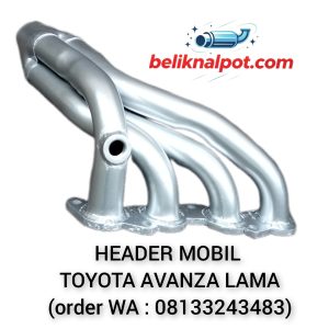 Header pada Toyota Avanza berfungsi untuk memperlancar pembuangan gas dari mesin ke knalpot. Komponen ini menggantikan manifold bawaan pabrik yang biasanya lebih kecil dan fokus ke efisiensi produksi. Fungsi utamanya: Melancarkan aliran gas buang Setiap silinder membuang gas lewat pipa header. Desain header aftermarket biasanya: lebih halus lekukannya diameter pipa lebih ideal hambatan gas buang lebih kecil Hasilnya mesin terasa lebih ringan saat digas. Menambah respons dan tenaga Efek yang paling sering terasa di Avanza lama: tarikan bawah lebih enteng akselerasi lebih responsif RPM atas lebih panjang Terutama kalau dipadukan dengan: knalpot lebih lancar filter udara bagus tune-up sehat Mengubah karakter suara Header juga memengaruhi suara knalpot. Jenis yang umum: 4-1 → suara lebih galak, tenaga atas lebih terasa 4-2-1 → lebih halus dan cocok harian Untuk Avanza harian biasanya orang pilih 4-2-1 karena: bawah tetap isi tidak terlalu berisik nyaman buat macet dan tanjakan Mengurangi panas di ruang mesin Beberapa header stainless lebih cepat melepas panas dibanding manifold besi standar, apalagi kalau dibungkus exhaust wrap. Untuk mesin Avanza lama seperti: 1.3 K3-VE 1.5 3SZ-VE Header biasanya memberi efek ringan, bukan tenaga besar drastis. Yang paling terasa justru: “Mesin lebih lega napasnya.” Kalau salah ukuran: pipa terlalu besar → tenaga bawah bisa hilang terlalu kecil → mesin tetap terasa sesak Karena itu diameter harus disesuaikan dengan kapasitas mesin dan kebutuhan harian/touring. Kalau mau, saya juga bisa bantu: ukuran header ideal Avanza 1.3 dan 1.5 beda header stainless vs mild steel setting knalpot harian anti dengung kombinasi header + twinloop yang enak buat Avanza lama.