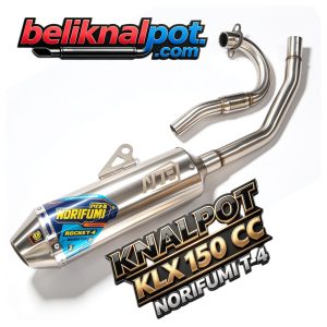 Norifumi T4/Noctus T4 buat KLX 150 termasuk knalpot racing yang cukup terkenal di kalangan pengguna trail dan supermoto karena karakter suaranya ngebas dan performanya lebih “lega” dibanding knalpot standar. Dari review pengguna dan deskripsi produk, karakter performanya biasanya seperti ini: * Tarikan **RPM tengah sampai atas lebih isi**. * Mesin terasa lebih ringan saat buka gas panjang. * Cocok untuk: * trabas cepat, * supermoto, * atau KLX harian yang pengin respons lebih galak. * Suara khas Norifumi: * RPM bawah bulat, * RPM atas bass keras dan nyaring. ([Blibli][1]) Beberapa pengguna juga bilang KLX lebih enak diajak napas panjang setelah ganti knalpot racing + setting pendukung seperti karbu/CDI. Bahkan bengkel spesialis trail menyebut kombinasi CDI, karbu, dan knalpot Norifumi cukup efektif meningkatkan rasa tenaga tanpa bore up. ([GridOto][2]) ## Video review suara dan performa: [Review Knalpot Norifumi KLX 150](https://www.youtube.com/watch?v=xp8sYwsOGIE&utm_source=chatgpt.com) * [Review KLX 150BF dengan Knalpot Norifumi](https://www.youtube.com/watch?v=o5S6w8zDzcE&utm_source=chatgpt.com) Kalau dibanding tipe lain: | Karakter | [Knalpot Norifumi Noctus T4 KLX BF WR155 CRF 150]() | [Knalpot NORIFUMI Type N4 Standart Bore Up KLX 150]() | [Knalpot norifumi ROCKET 4 STAINLESS KLX CRF 150L D-Tracker W]() | | ------------------- | --------------------------------------------------- | ----------------------------------------------------- | ---------------------------------------------------------------- | | Tarikan bawah | Lumayan isi | Lebih halus | Sedikit kosong | | Tarikan tengah-atas | Sangat enak | Enak | Paling galak | | Suara | Bass tebal | Bass bulat | Lebih keras | | Cocok untuk | Harian + trabas | Harian santai | Racing/supermoto | | Karakter | Balance | Nyaman | Agresif | Kekurangan yang sering muncul: * Bisa agak brebet kalau AFR/karbu belum disetel ulang. * Suara cukup keras kalau DB killer dilepas. * Torsi bawah bisa sedikit hilang dibanding knalpot standar kalau setting belum pas. ([Reddit][3]) Kalau KLX kamu masih standar mesin: * T4 biasanya sudah terasa enak tanpa bore up. * Tapi hasil paling optimal biasanya setelah: * setel karbu, * naik main jet sedikit, * atau reset ECU untuk versi FI. [1]: https://www.blibli.com/p/knalpot-norifumi-original-n4-ss-stainless-klx-dt-150-wr-155-crf-150/ps--DIB-70132-00473?utm_source=chatgpt.com "Jual Knalpot Norifumi Original N4 Ss Stainless Klx Dt 150 Wr 155 Crf 150 Di Seller Dirt Bike Channel ID - Perkebunan Afdeling I Rantau Prapat, Kab. Labuhan Batu | Blibli" [2]: https://www.gridoto.com/read/223325718/enggak-perlu-bore-up-cukup-ganti-tiga-komponen-ini-tenaga-kawasaki-klx-150-langsung-meningkat?utm_source=chatgpt.com "Enggak Perlu Bore Up, Cukup Ganti Tiga Komponen Ini Tenaga Kawasaki KLX 150 Langsung Meningkat - Gridoto" [3]: https://www.reddit.com/r/indocartalk/comments/1tfqy1u/nanya_tentang_motor_karbu_brebet/?utm_source=chatgpt.com "Nanya tentang motor karbu brebet"