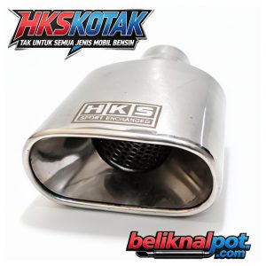 Ganti ujung/tailpipe HKS kotak hanya: tambah keren tampilan, suara lebih gahar/bass, performa sedikit berubah saja — bukan lompatan tenaga besar. ✅ Performa & Efeknya - Tenaga: +1–3 PS saja (hanya di putaran tengah-atas), tarikan sedikit lebih enteng, respon gas lebih langsung . Putaran bawah hampir sama, tidak ada penurunan torsi kalau ukuran pas. - Aliran buang: Karena bentuk kotak & lubang lebih lega, tekanan balik berkurang sedikit → gas buang lebih lancar . - Bahan bakar: Sedikit lebih irit atau sama saja; tidak jadi boros asal tidak dikendarai ngebut terus. - Suara: Karakter bass dalam, padat, tidak pecah/berisik — khas HKS kotak, pas buat harian maupun gaya modifikasi. - Tampilan: Sangat keren, gagah, terlihat modif mahal, bahan stainless awet anti karat . ⚠️ Catatan penting - Kalau hanya ganti ujung saja (pipa & peredam tengah masih standar), efeknya paling besar di tampilan & suara, performa terbatas. - Kalau mau naik tenaga nyata: harus ganti satu set (header+pertengahan+ujung) atau setidaknya ganti peredam tengah juga. - Pastikan diameter lubang masuk pas dengan pipa asli — jangan terlalu besar, nanti malah loyo di putaran bawah. ✔️ Kesimpulan Sebagai variasi tampilan & suara, HKS kotak pilihan paling pas: keren, suaranya enak, awet, dan performa tetap aman/normal, malah sedikit lebih enak dipakai. Cocok banget buat kamu yang ingin modif gaya tapi tetap nyaman dipakai harian. Mau saya bantu pilih ukuran inlet/outlet yang pas buat jenis mobil kamu?